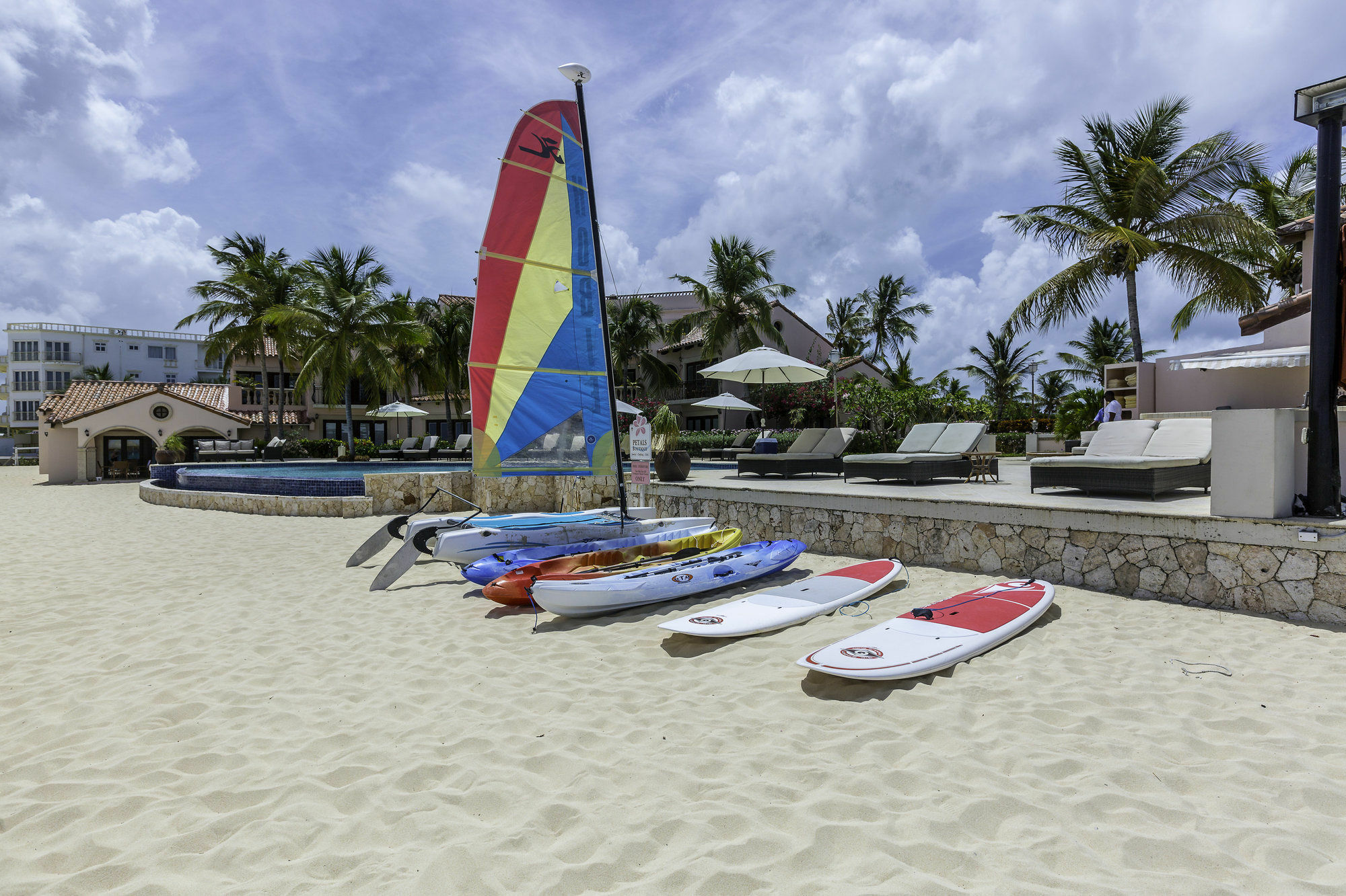 Resort Frangipani 4*