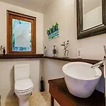 Waves On Shoal Bay Villa