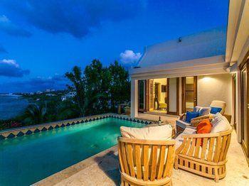 Hotel Waves On Shoal Bay