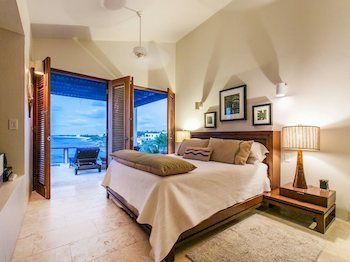 Hotel Waves On Shoal Bay