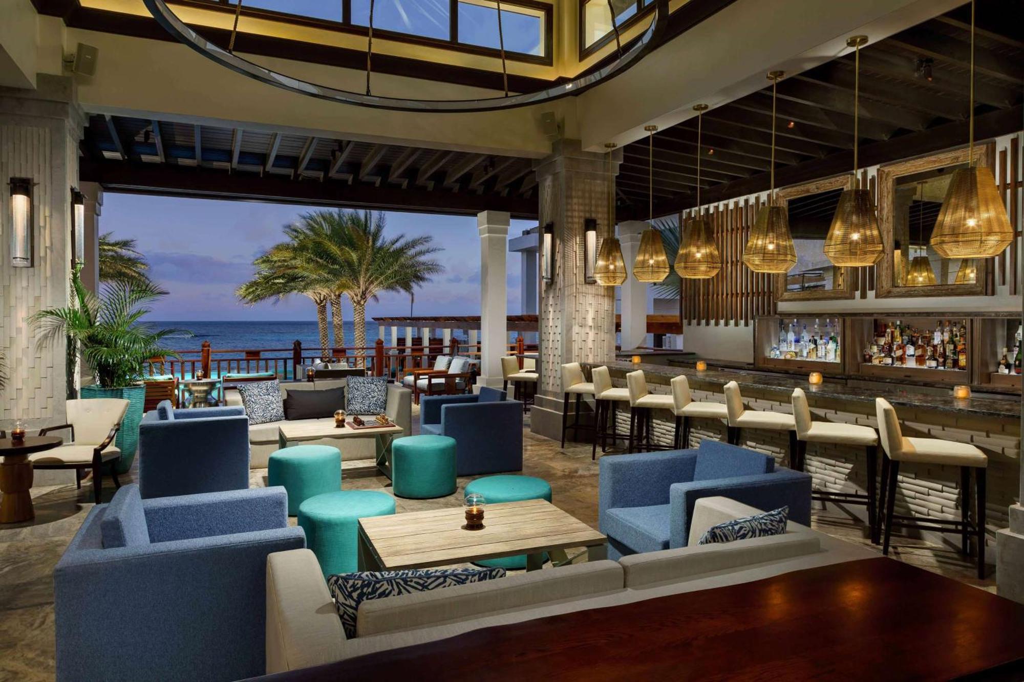 Zemi House, Lxr & 5* Shoal Bay Village