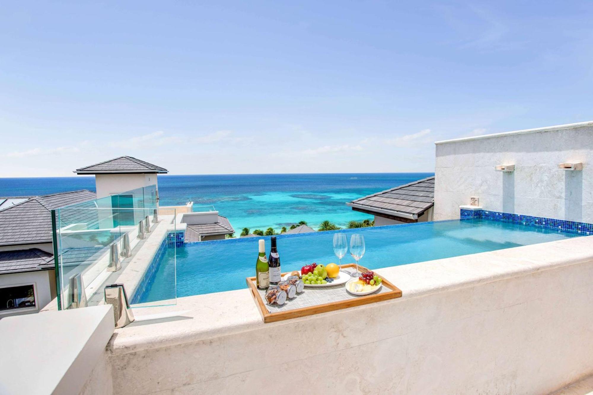 Zemi House, Lxr & 5* Shoal Bay Village