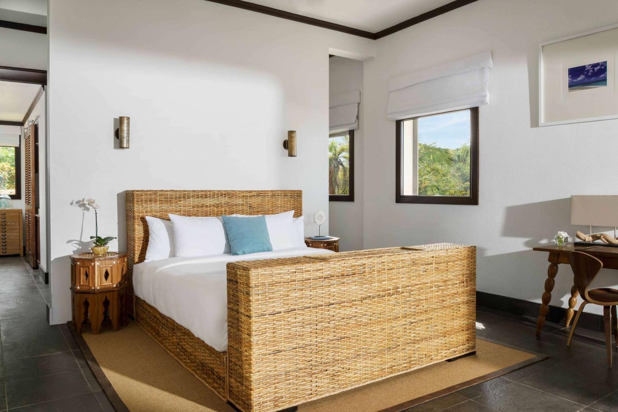 Zemi House, Lxr & 5* Shoal Bay Village