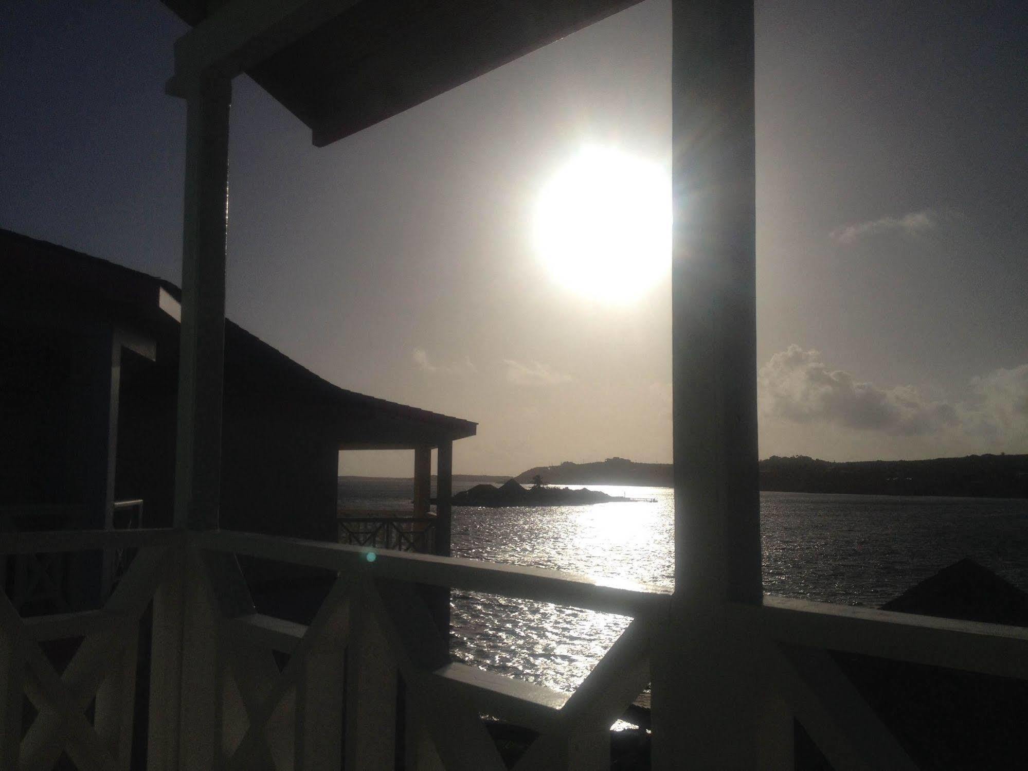 Arawak Guest house Island Harbour