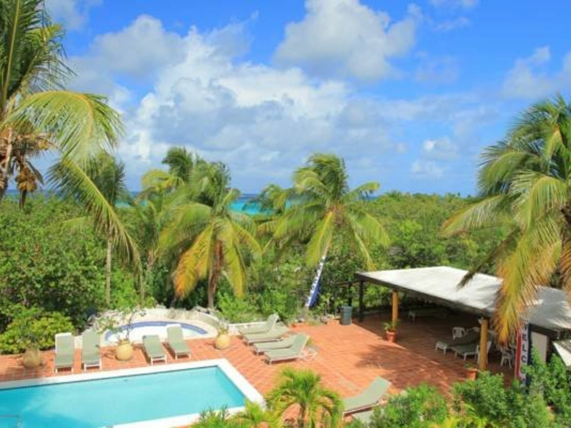 Allamanda Club * Shoal Bay Village